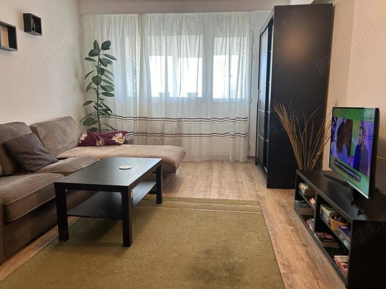 Proprietar vand apartament 4 camere Morarilor - Pantelimon - Apartament 4 camere , etaj 10 14 ,decomandat, 3 balcoane, 2 grupuri sanitare, bucatarie mare.

Bloc linistit, vedere la parc, 10min merou, mall in apropiere.