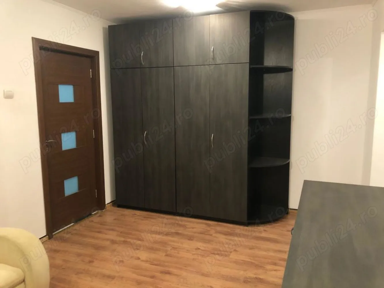 apartament 4 camere - apartamentul este inchiriat se preluiaza contractul sau se anunta din timp si se elibereaza .