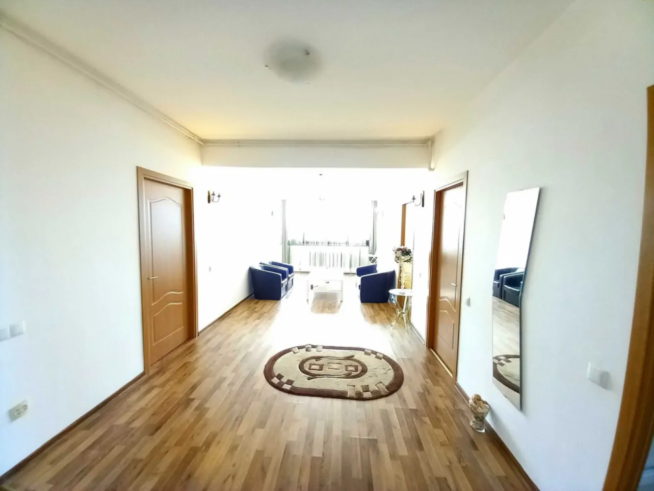 Apartament 98 mp, 4 camere, padurea Baneasa, gradinita privata, scoala - Direct proprietar

Apartament de 98 mp, 4 camere, cu posibilitate de mutare imediata - oaza de liniste, ferit de zgomot si agitatie, langa padurea Baneasa:

- Situat in Cartierul Padurea Baneasa, sectorul 1, chiar langa padurea Baneasa, la numai 1 km distanta de padure.
- Langa Felicity
- La numai 50 metri de Biene Maja Kindergarten - cresa cu program prelungit si gradinita privata 
- La numai 30 metri de viitoarea SCOALA INTERNATIONALA KINDERAMA.
- In apropiere de cartierul Greenfield, Mall Baneasa, Decathlon, Mega Image, Carrefour, IKEA, Dedeman, Gradina Zoologica, Stejarii Country Club, locul de joaca si petrecere pentru copii - The Kid, Jandarmeriei, Pipera, Selgros Baneasa, Metro, Lidl, Kaufland, Piata Presei, Parcul Herastrau se afla la numai 5-10 minute de mers cu masina, la 10 minute de statiile de metrou Aviatorilor, Aurel Vlaicu sau Straulesti si la doar 15-20 de minute de km 0 al Capitalei.
- Iesire imediata pe centura Bucurestiului si catre Jandarmeriei, cu acces rapid spre aeroportul Otopeni, aeroportul Baneasa, autostrada Bucuresti - Ploiesti, autostrada Soarelui.
- Zona este linistita, aerul este foarte curat deoarece se afla la o distanta de numai 1 km fata de bloc, padurea Baneasa si cartierul Felicity.
- Acces la statia de autobuz STB - 304, la capatul strazii.
- Acces la statia Metrou Straulesti / Terminal multimodal
- Acces la statia Metrou Baneasa/ Aeroport (in constructie)

Apartamentul are o suprafata totala de 98,64 mp
Dormitor: 17,78 mp
Living: 26,10 mp
Camera: 12,11 mp
Bucatarie inchisa: 8,94 mp
Baie: 7,16 mp
Dormitor: 13,38 mp
Camera Dressing: 2,68 mp
Loggie deschisa: 4,69 mp
Balcon deschis: 5,80 mp

Apartamentul este foarte spatios, avand geamuri mari in toate camerele, este luminos, cu orientare spre vest, beneficiind toata ziua de soare.

Apartamentul este mobilat si utilat dupa cum urmeaza:

Aparat de aer conditionat Samsung , instalat pe data 22 iulie 2024
Bucataria: mobilier de bucatarie pe comanda, electrocasnice incorporabile: masina de spalat vase Candy, cuptor electric Hansa, plita pe gaz Hansa, frigider Ariston, hota Gorenje, centrala termica proprie - Beretta.
Living: Canapea, 2 fotolii
Baie: cada din fonta cu sticla securizata, baterie cada Grohe, lavoar cu dulap, masina de spalat rufe Candy Smart.
Finisaje: parchet laminat, geamuri Rehau, gresie si faianta in baie si bucatarie.
Dormitor matrimonial: pat matrimonial mare.
In apartament nu s-a fumat niciodata.
Doua loggie deschise, cu vedere catre padure, ideale sa iei masa cu cei dragi, la aer curat.

Utilitati: apa, electricitate, gaz, internet prin fibra optica.

Blocul este nou, construit in anul 2012, bloc single, are curte proprie, cu pomi fructiferi, arbusti ornamentali si flori, iar proprietarii beneficiaza de locuri de parcare. Imobilul are 4 etaje si mansarda, iar apartamentul se situeaza la etajul 3.
Asociatia de Proprietari are in plan dotarea blocului cu ascensor.