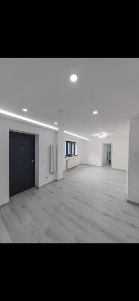Vand Casa vizavi Cora Alexandriei - Două corpuri case într-o singură locație situate vizavi de Cora Alexandriei în suprafață de, corpul 1 de 67mp și corp 2 de55mp și suprafața total mp 190 ce dispune de toate facilitățile.Instalații electrice,sanitare, scurgeri canalizare geamuri termopan salamander ,uși MDF,centrală termică nouă Motan,corpurile de casă dispun fiecare de bucătărie și baie.Vizavi de locație se află Lidl,Carrefour,Kaulfland,care dispune și de numeroase magazine,toate la 3 minute demers pe jos.Prețul este negociabil