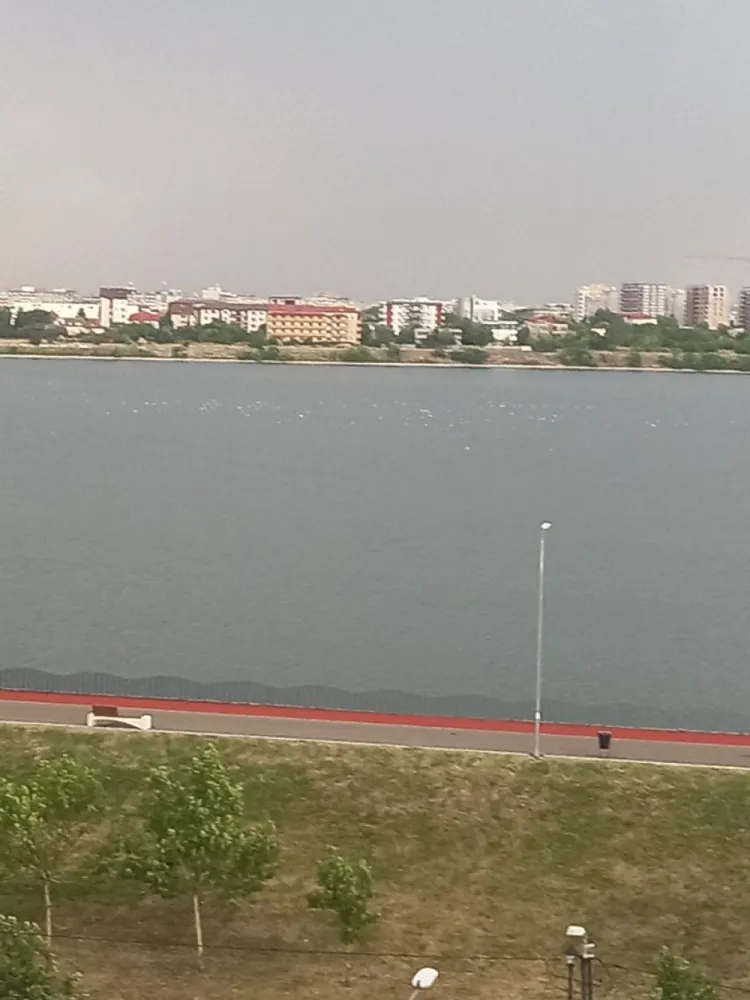 Vânzare ap 4 camere - Vând apartament cu 4 camere in zona Crangasi zona Lacul Mori decomandat, confort I, din anul 1992, etajul 7 din 8. Blocul este anvelopat, apartamentul deține centrala termica.