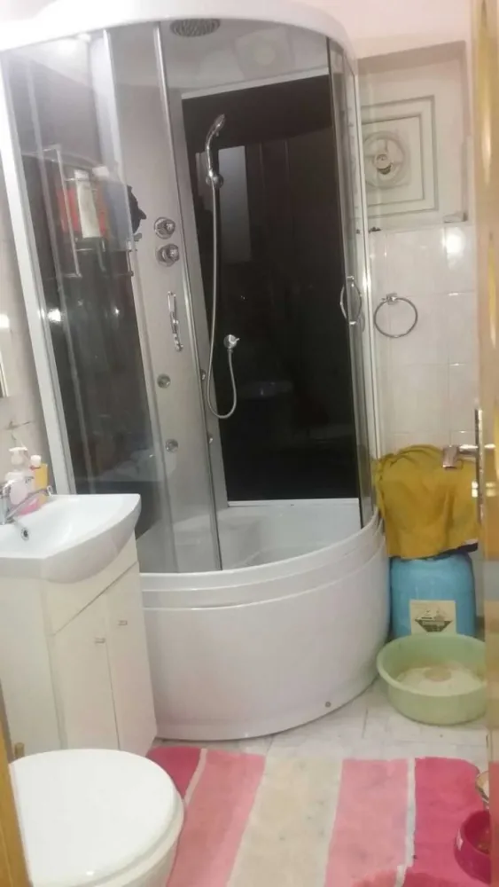 VANZARI apartamente 4 camere - VAND APARTAMENT 4 CAMERE,
 ZONA COLENTINA / MAIOR BACILA: 
 4 camere, semidecoandat, p/8, 2 bai, 2 balcoane inchise cu termopan, g, f, t, centrala termica, bloc reabilitat termic, an constructie 1987.
 PRET 120.000 EURO , NEGOCIABIL.
 ACCEPT SI SCHIMB CU 2 CAMERE +DIFERENTA.
 TRANSPORT: 21,66,182,282.