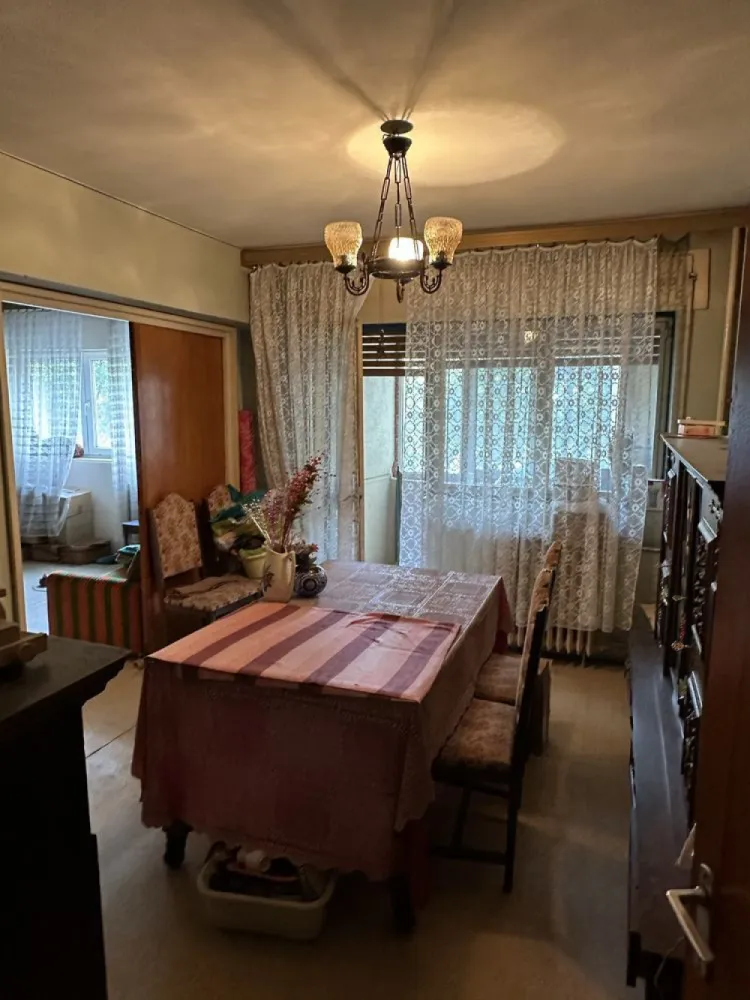 PROPRIETAR VÂND Apartament Zona Mega Mall - Bună ziua!

DIRECT PROPRIETAR - Ofer spre vânzare apartament cu 4 camere care dispune de două băi și trei balcoane, în zona Mega Mall-Piața Delfinului.

Balcoanele sunt dispuse astfel: dormitor, bucătărie, living.

Blocul este fără risc seismic!
Puncte de reper: 450 de MegaMall Pantelimon (aproximativ 6 minute)
Stație tramvai și STB în fața blocului.

Suprafața este de 93,24 mp și este situat la etajul 1
Multiple facilități: Farmacii, Școli, Supermarketuri, Kaufland, Lidl, Parcuri, Biserică