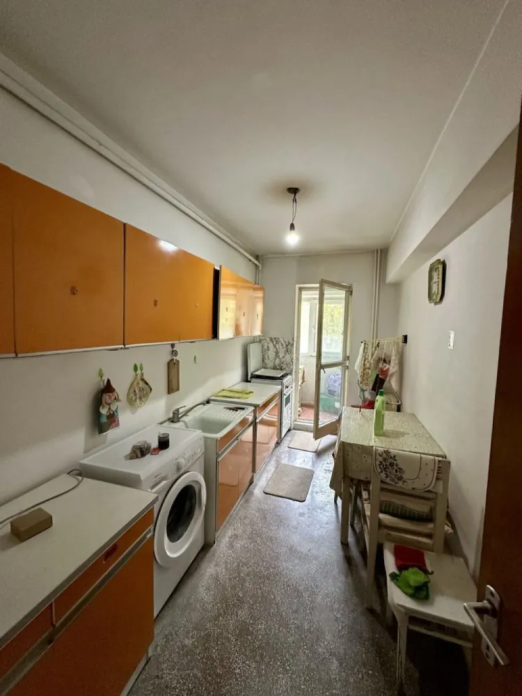 PROPRIETAR VÂND Apartament Zona Mega Mall - Bună ziua!

DIRECT PROPRIETAR - Ofer spre vânzare apartament cu 4 camere care dispune de două băi și trei balcoane, în zona Mega Mall-Piața Delfinului.

Balcoanele sunt dispuse astfel: dormitor, bucătărie, living.

Blocul este fără risc seismic!
Puncte de reper: 450 de MegaMall Pantelimon (aproximativ 6 minute)
Stație tramvai și STB în fața blocului.

Suprafața este de 93,24 mp și este situat la etajul 1
Multiple facilități: Farmacii, Școli, Supermarketuri, Kaufland, Lidl, Parcuri, Biserică