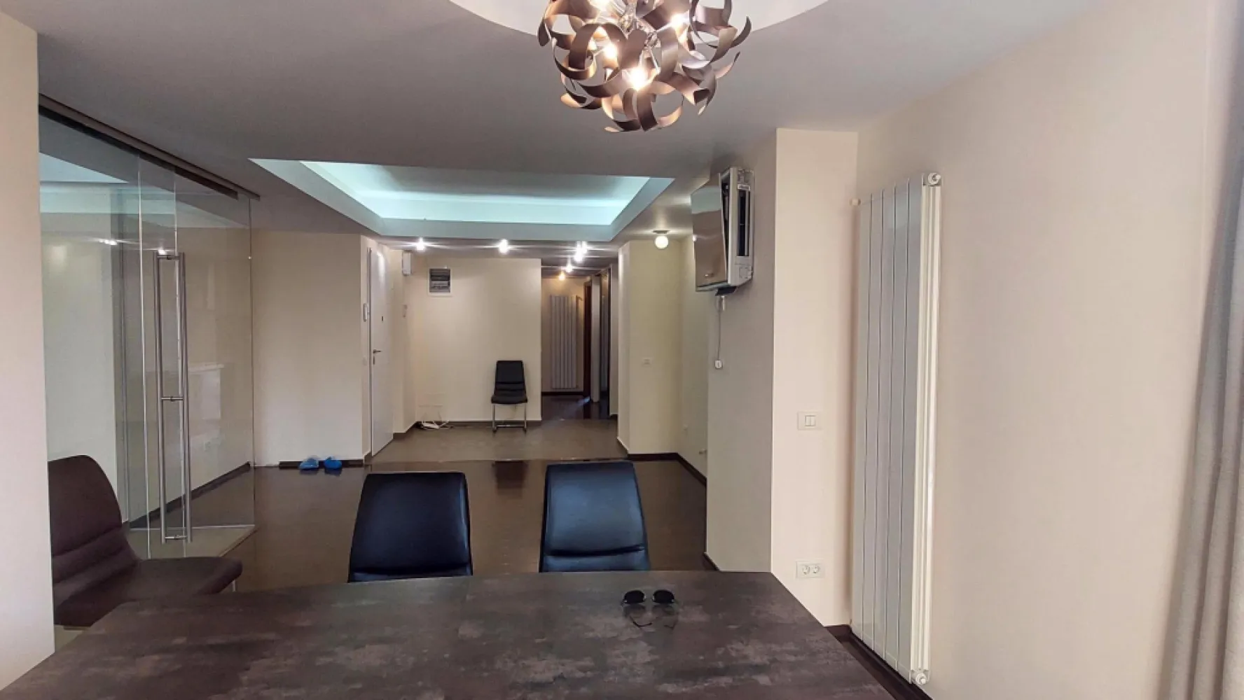 Vînd apartament 4 camere Floreasca/Verdi - Vînzare
Proprietar, patru camere, Floreasca Verdi, sector 2, decomandat, 120mp, din 2010, singur pe etaj, etaj 2/5, loc parcare la subsol, multiple îmbunătățiri, 315000 €