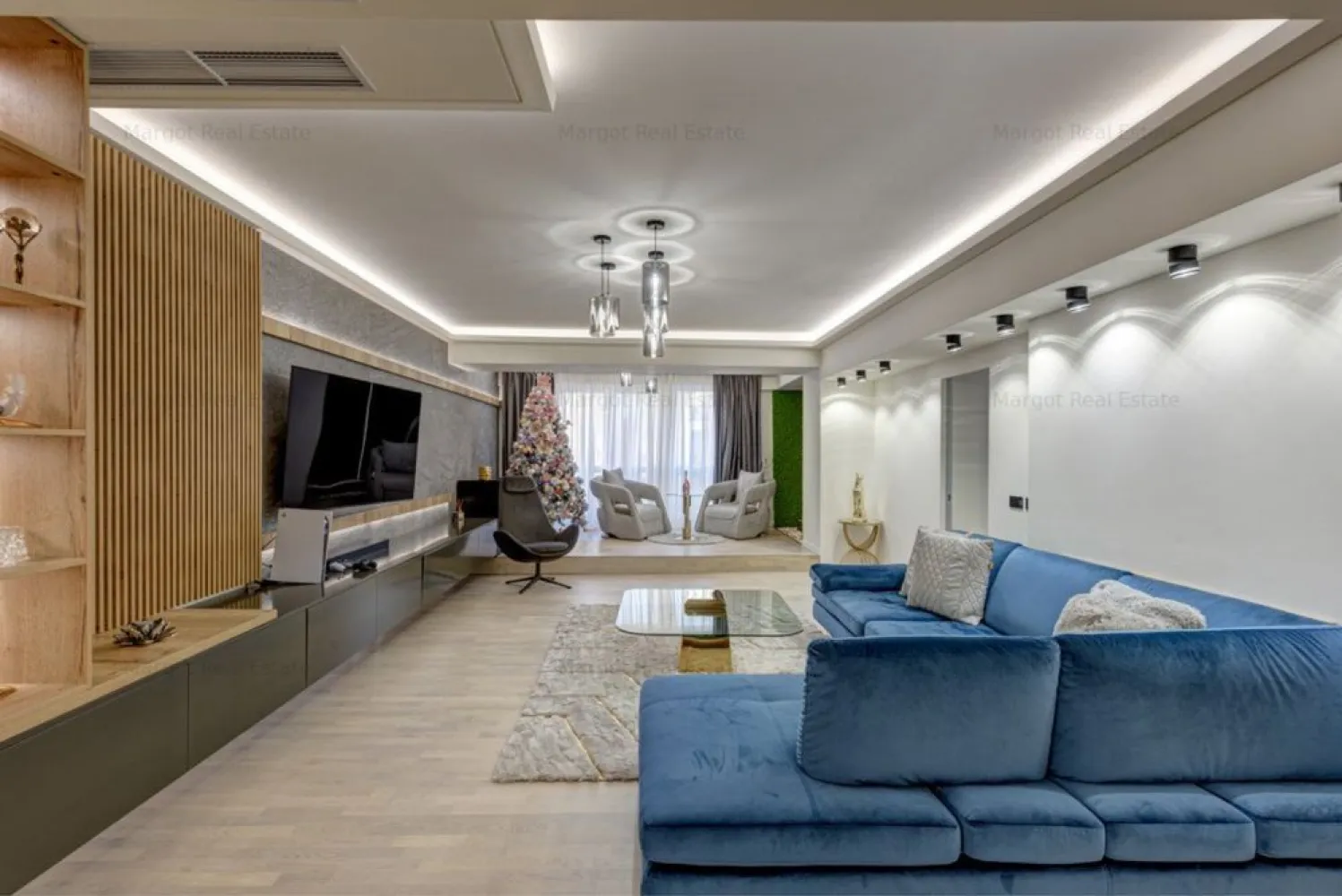 Apartament 3 camere Nordului / Herastrau - DIRECT PROPRIETAR va pun la dispozitie apartament situat intr-un complex rezidential finalizat in 2009, la 3 minute de mers de Parcul Herastrau.
Este un apartament cu 3 camere si un balcon( 5mp), spatios, cu o suprafata utila de 140,46 mp, eficient impartita intre zona de zi si cea de noapte.
Astfel, zona de zi are o suprafata generoasa de 89 mp si include livingul, bucatarie deschisa cu dining, zona de relaxare si grupul sanitar pentru oaspeti.
Zona de noapte (51 mp), complet separata de cea de zi, este compusa din doua dormitoare (22/19.44 mp) cu bai proprii (5.3/4.5 mp). Dormitorul mic a fost amenajat ca dressing.
Ambele dormitoare sunt luminoase, cu suprafete generoase si bai ce ofera atat cabina de dus cat si cada.
Am acordat atentie atat aspectului estetic(finisaje, mobilier), cat si celui functional. Mentionez cateva dintre acestea, urmand sa descoperiti restul detaliilor la vizionare: parchetul ales este din lemn triplustratificat, usile Filomuro, prize si intrerupatoare touch de la Livolo, baterii Tres, mobilier Rovere si electrocasnice Franke.
De asemenea, la renovarea apartamentului au fost schimbate si toate instalatiile, sanitare si electrice. 
Apartamentul este renovat in 2022 si se vinde complet mobilat si utilat (totul este nou), iar pretul include un loc de parcare in subteran.