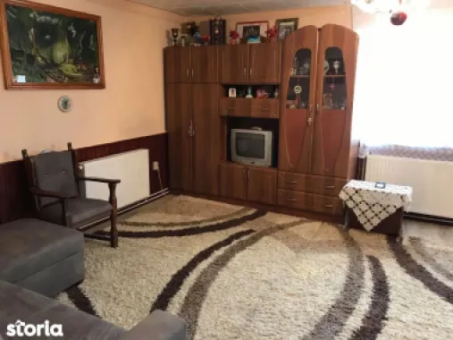 BRASADAS vinde apart 2 cam și gars în casa cu intrare comuna