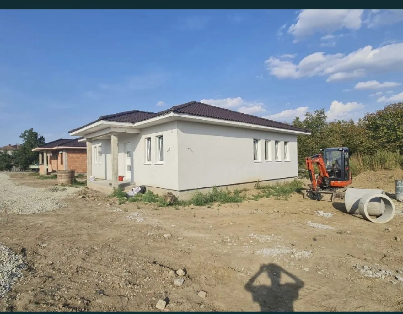 Casa de vanzare Comuna Botiz - Casa de vanzare de la 65.000 €
Suprafata terenului 550 m2 
Suprafata construita 170 m2, 3 camera, 2 bai, camera tehnica, living, bucatarie
Utilitati apa, gaz, canalizare, curent 
Zona foarte linistita
Drum infundat