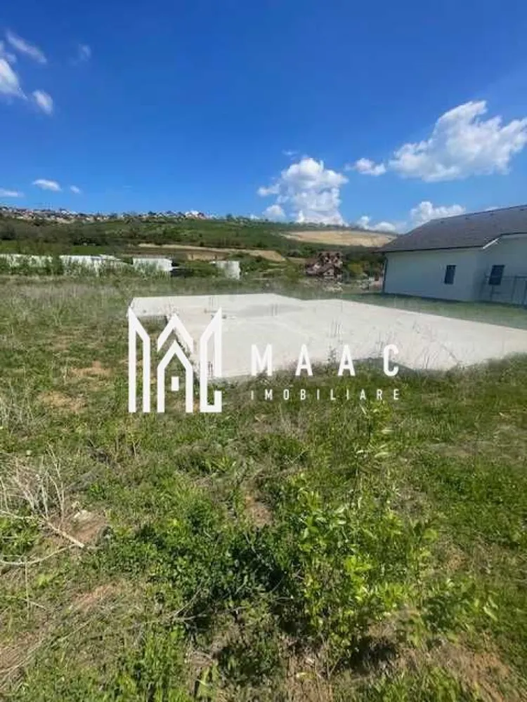 Teren intravilan cu fundatie I 700mp I Șura Mare - MAAC Imobiliare va prezinta un teren intravilan de vanzare, intr-o zona linistita de case din Sura Mare. Suprafata totala a terenului este de 2.100 mp, impartit in 3 parcele de 700 mp. Toate parcelele sunt pregatite pentru constructie imediata, fundatia fiind deja pregatita pentru casa de 110mp utili, pe un singur nivel. Fundatie existenta pe fiecare parcela si proiect aprobat. Autorizatie de constructie aprobata. Toate utilitatile disponibile: apa, canalizare, gaz, curent Acces facil, zona in dezvoltare. Se pot vinde impreună sau separat. Ideal pentru familii, investitie, dezvoltatori. Pentru mai multe detalii sau vizionari mentionati ID : CP2526727 }}