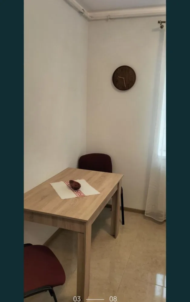 Vand apartament Paulesti - Vând garsonieră situată în loc. Păulești, în curtea primăriei, complet utilat și renovat așa cum se vede prin poze, parter suprafața utilă 41 mp, an construcție după anul 2000. Preț 37.000 Euro negociabil.