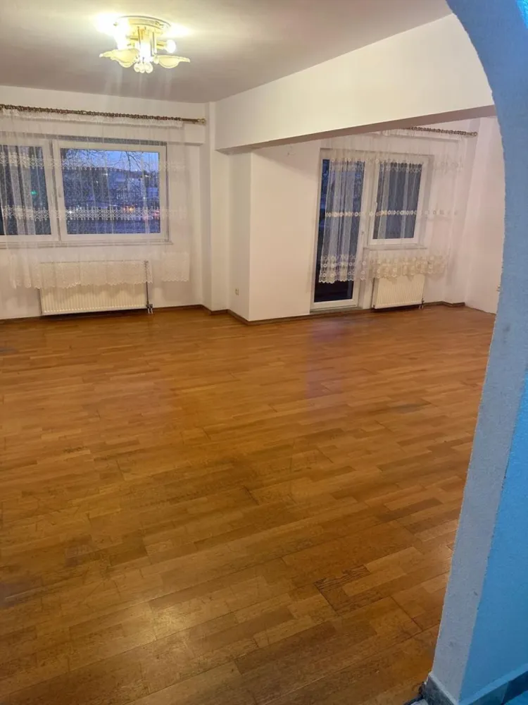 ageuropa.ro vinde apt. cu 4 cam. RENOVAT, 106mp, etaj 1 în zona SOARELUI. - Agenția EUROPA vinde apartament cu 4 camere, recent RENOVAT din 5 camere cu suprafata utila de 106mp, la etajul 1 in zona SOARELUI. Pentru mai multe oferte accesați : www.ageuropa.ro.