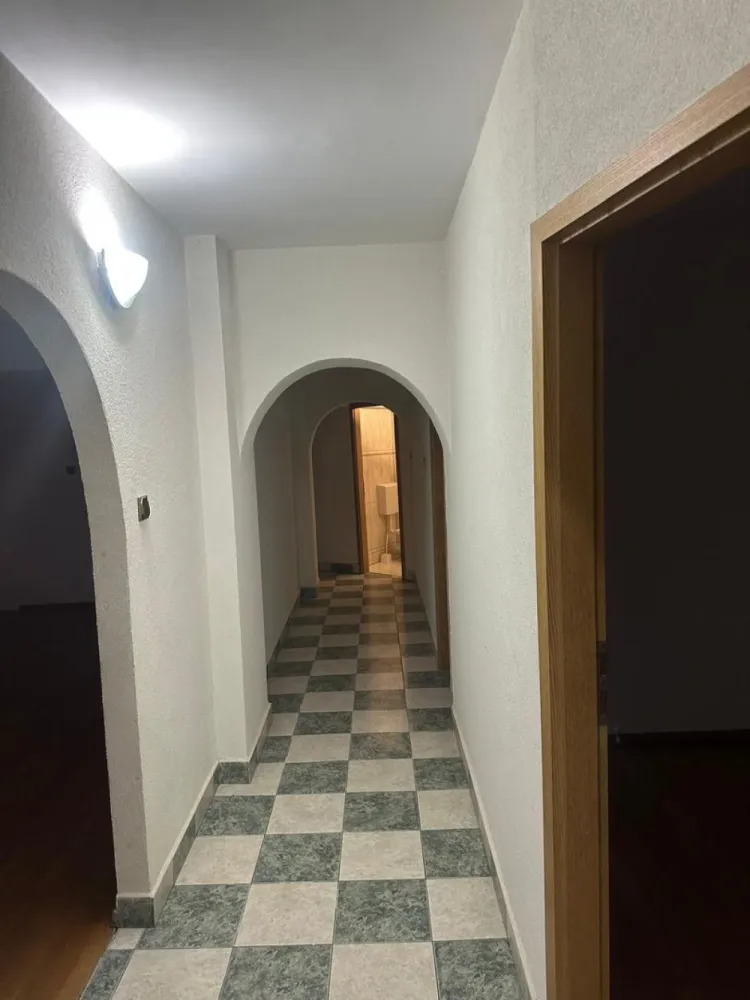 BRASADAS vinde ap cu 4 cam RENOVAT, 106mp, etaj 1 în zona SOARELUI.
