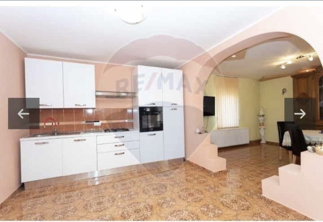 Casa/Vila 4 camere de vanzare