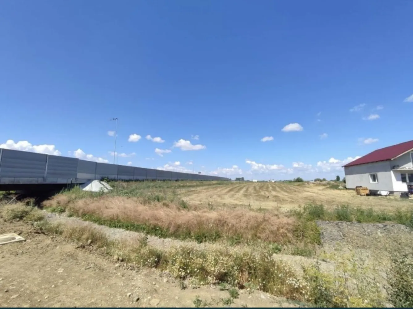 Teren extravilan langa centura SM - Vand teren extravilan fix langa centura Satu Mare,zona Ratu Mare ,intrarea de pe Str.Depozitelor.
Total 0.73 ha.
Pret 1800€/ari negociabil.
Mai multe informatii la telefon,nu raspund la mesaje.