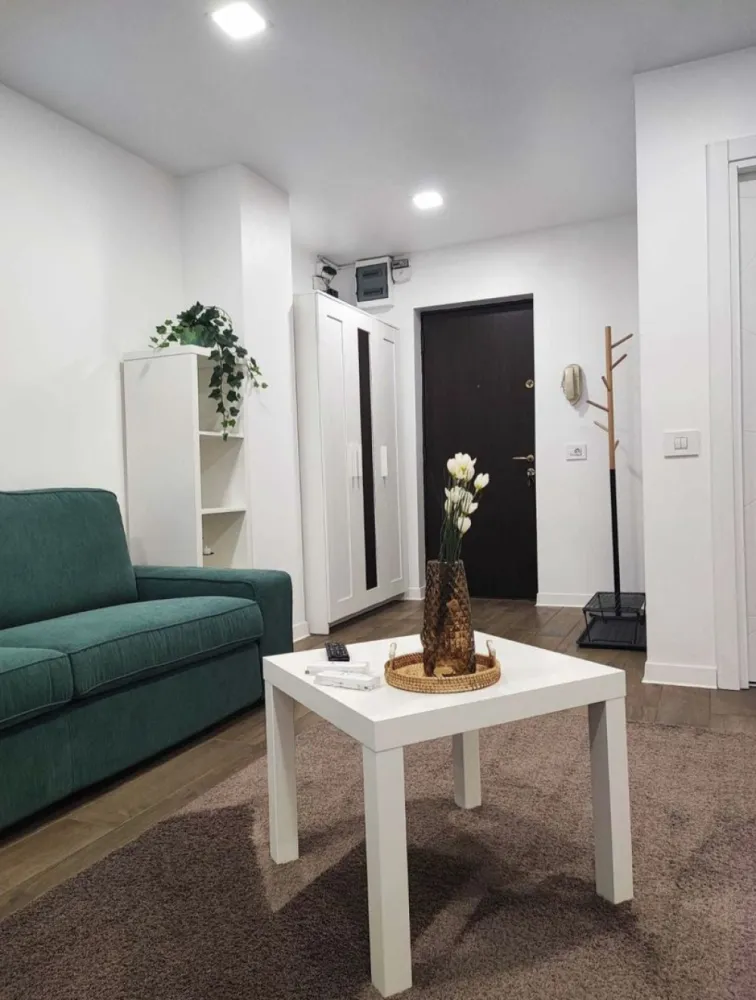 Studio zona Dacia Bd Tomis - Direct proprietar,va propunem spre cumparare un studio spatios,situat pe b-dul Tomis,zona Dacia-biserica alba.
Dotari si finisaje de lux:-geamuri termopan cu eficienta energetica ridicata si izolare fonica
-rulouri electrice
-conexiune fibra optica si internet
-centrala termica pe gaz
-aer conditionat
Mobilat si utilat asa cum este prezentat in poze,tot mobilierul si electrocasnicele fiind noi.
Proprietar,se vinde fara comision!
Pentru mai multe informatii si pentru a programa o vizionare ,va rugam sa ne contactati telefonic.