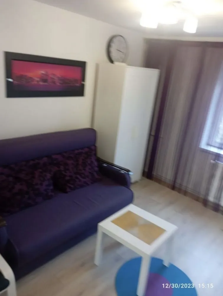 Apartament Tomis Nord - Vand apartament 2 camere, decomandat, zona tomis nord, ciresica. Aleea Lotus. Etaj 1. 
Apartamentul are 2 camere decomandat, renovat recent, instalatie de incalzire si electrica refacute. Se vinde mobilat si utilat complet astfel: 
-2 televizoare
- fridgider
-masina de spalat 6 kg
-plita
-cuptor cu microunde
-aer conditionat
-mobila facuta la comanda.
Se vinde exact ca in poze. 
Incalzire RADET. 
Pretul este in euro, fix.
Pt alte informatii tel o7678o3544
Multumesc