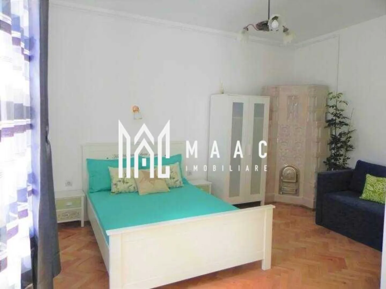 ULTRACENTRAL I INVESTITIE I Apartament 2 Camere I Decomandat - Apartament 2 camere, decomandat, 45 mp, etaj 1/1 – Ultracentral-Mitropoliei Îți prezentăm un apartament mobilat și utilat, cu 2 camere, situat la etajul 1 din 1, într-o curte comună cu doar 3 apartamente, în inima Sibiului – zona Mitropoliei. Este o proprietate cu caracter, ideală atât pentru locuit, cât și pentru investiție. Detalii apartament: Suprafață utilă: 45 mp 2 dormitor2 spațiose Bucătărie separată 2 Bai. Etaj 1/1 Pod renovat, situat deasupra apartamentului Fațadă renovată – imobil cu aspect îngrijit și valoare istorică Se vinde complet mobilat și utilat Apartamentul a funcționat în trecut în regim hotelier (Airbnb/Booking) Avantaje importante: Locație excelentă, în centrul orașului – la câțiva pași de Piața Mare, restaurante, cafenele, muzee, zone pietonale Ideal pentru investiție în regim hotelier sau pentru locuit permanent Curte comună liniștită, cu vecini puțini Acces facil către toate punctele de interes din Sibiu Construcție solidă, cu pod și fațadă recent renovate Disponibil imediat. Pentru detalii suplimentare sau pentru programarea unei vizionări ID : CP2526303 }}