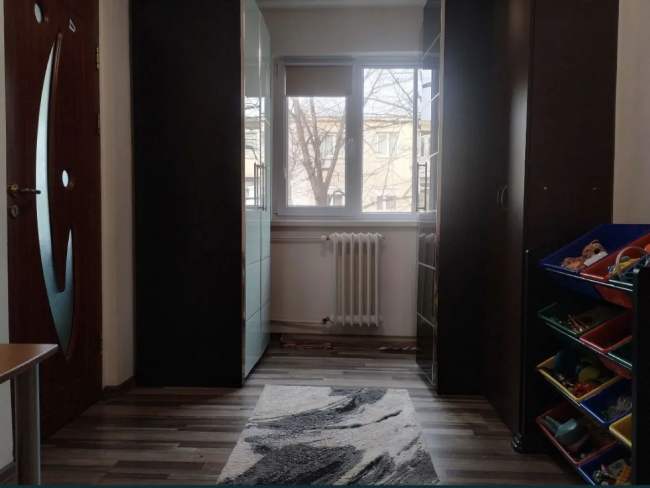 Vand ap 2 cam - Apartament 2 cam.confort 2 sporit semidecomandat, suprafață totală 46, suprafață utilă 39, îmbunătățiri multiple: faianță, parchet,gresie, termopane,aer condiționat,uși,conducta de gaze se afla in casa, plătite pentru 2 focuri(aragaz și centrala), mai lipsește contoarul și se poate branșa la aragaz și apoi la centrala.Apartamentul se vinde nemobilat și prețul este in Euro.Se afla pe Sergent Nicolae Grindeanu , aproape de Spit, piața, școala 33 și 37 plus alte 3 grădinițe.
Proprietar 07******00