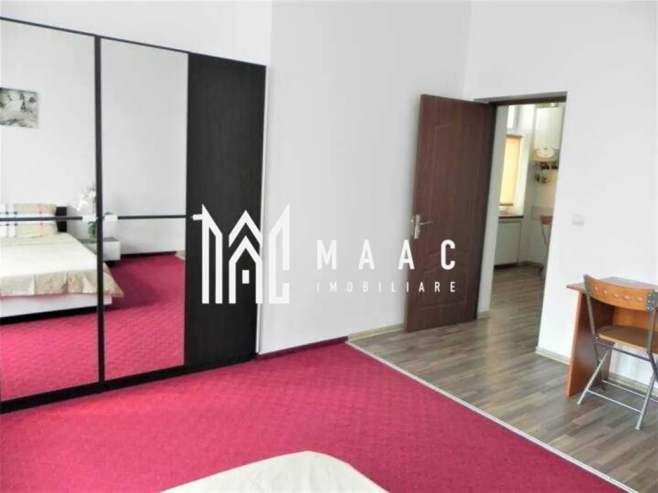 INVESTITIE I Apartament 2 camere I Etaj 1 I Central - Apartament 60 mp, compartimentat în 2 garsoniere – Central, Sibiu | Ideal pentru regim hotelier O oportunitate excelentă în zona centrală a Sibiului: apartament cu 60 mp utili, situat la etajul 1 din 1, compartimentat eficient în două garsoniere independente – soluție ideală pentru investiție în regim hotelier sau închiriere pe termen scurt. Detalii proprietate: Suprafață utilă: 60 mp 2 garsoniere separate. Fiecare garsonieră dispune de: cameră de zi / dormitor baie proprie chicinetă Etaj 1/1 într-o clădire cu fațadă renovată Acces prin curte comună Pod renovat – izolație termică bună și spațiu suplimentar Se vinde mobilat și utilat complet, gata pentru închiriere imediată Avantaje: Locație centrală, la doar câteva minute de Piața Mare și obiectivele turistice Compartimentare practică pentru Airbnb sau închiriere dublă Zonă liniștită, dar ușor accesibilă pentru turiști Investiție ideală în centrul orașului Clădire întreținută, cu elemente de arhitectură specifică zonei istorice Pentru detalii sau programarea unei vizionări: ID: CP2526301 }}