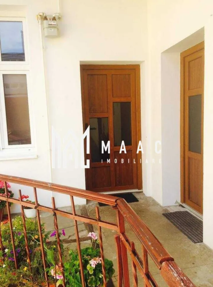 INVESTITIE I Apartament 2 camere I Etaj 1 I Central - Apartament 60 mp, compartimentat în 2 garsoniere – Central, Sibiu | Ideal pentru regim hotelier O oportunitate excelentă în zona centrală a Sibiului: apartament cu 60 mp utili, situat la etajul 1 din 1, compartimentat eficient în două garsoniere independente – soluție ideală pentru investiție în regim hotelier sau închiriere pe termen scurt. Detalii proprietate: Suprafață utilă: 60 mp 2 garsoniere separate. Fiecare garsonieră dispune de: cameră de zi / dormitor baie proprie chicinetă Etaj 1/1 într-o clădire cu fațadă renovată Acces prin curte comună Pod renovat – izolație termică bună și spațiu suplimentar Se vinde mobilat și utilat complet, gata pentru închiriere imediată Avantaje: Locație centrală, la doar câteva minute de Piața Mare și obiectivele turistice Compartimentare practică pentru Airbnb sau închiriere dublă Zonă liniștită, dar ușor accesibilă pentru turiști Investiție ideală în centrul orașului Clădire întreținută, cu elemente de arhitectură specifică zonei istorice Pentru detalii sau programarea unei vizionări: ID: CP2526301 }}