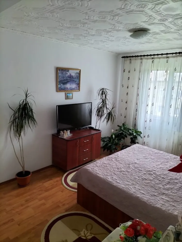 ageuropa.ro vinde ap 3 cam CARAMIDA 63mp etaj 4 zona SOLIDARITĂȚII. - Agenția EUROPA vinde apartament MOBILAT cu trei camere DECOMANDATE din CARAMIDA cu suprafata utila de 63mp situat la etajul 4 în cartierul Solidarității.