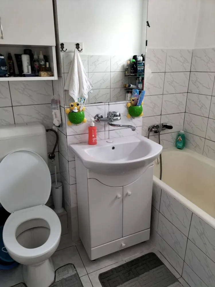 BRASADAS vinde ap 3 cam CARAMIDA 63mp etaj 4/4 in zona SOLIDARITĂȚII.