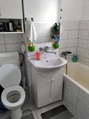 BRASADAS vinde ap 3 cam CARAMIDA 63mp etaj 4/4 in zona SOLIDARITĂȚII.