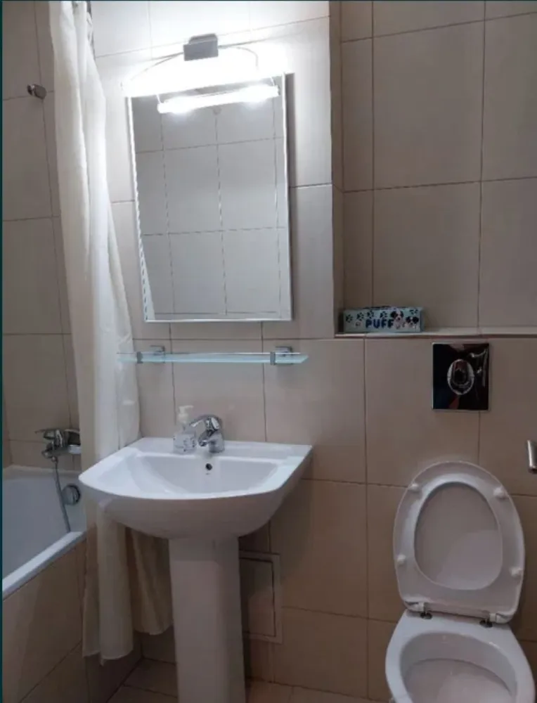 Ap. 2 cam. de inchiriat , 51 mp Et 8 Sector 2 Zona Obor - Agentia Europa inchiriaza un apartament 2 camere cu o suprafata utila de 51 mp situat in zona Obor - Sector. 2 
Apartamentul este situat la etajul 8 /10 si dispune de - aer condiționat , masina de spălat , aragaz , frigider , mobilier ,dormitor, mobilier bucătărie. 
Disponibil imediat pentru vizionari.