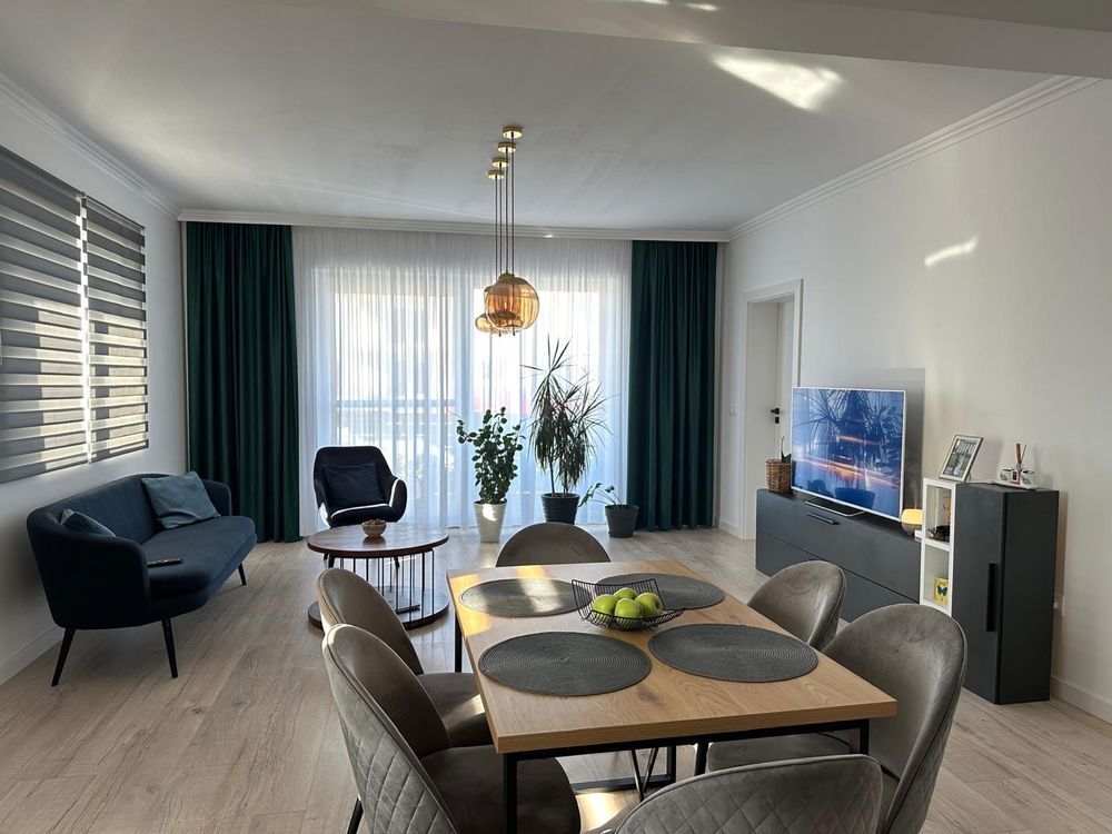 Vând apartament cu trei camere