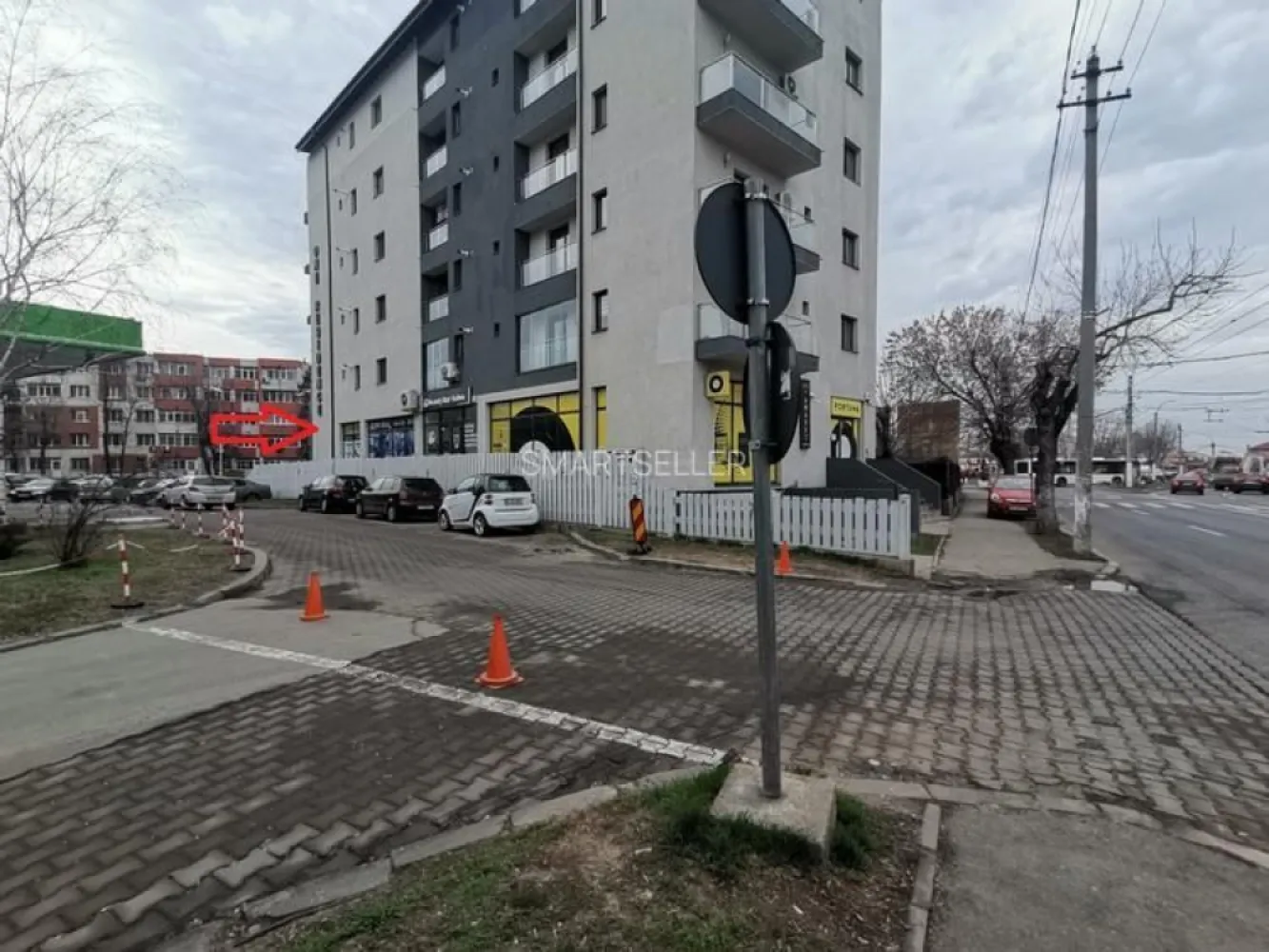 Bucuresti - Spatiu comercial foarte mare(124mp), vitrina, bloc nou din 2019, intersectie Rahova cu Alexandriei, stare excelenta, disponibil imediat. Preț ușor negociabil.
Alternativ ofer spre închiriere cu 2600e/luna ușor negociabil.