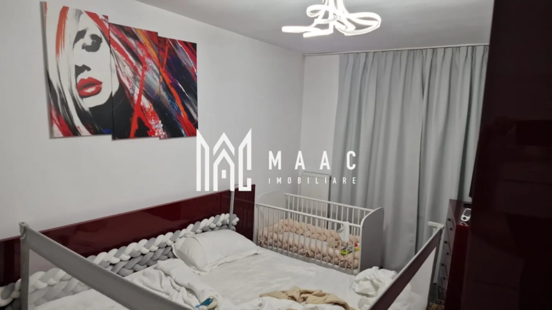 Penthouse 3 camere I 95 MPU I 2 Terase I Selimbar - 🌟 MAAC Imobiliare vă propune spre vânzare un penthouse spectaculos, situat în Șelimbăr, la etaj retras (3/3), cu o panoramă superbă asupra Munților Făgăraș. 📐 Suprafață generoasă și compartimentare ideală: • 2 dormitoare, dintre care unul cu baie proprie și fereastră de aerisire • Living spațios cu bucătărie open-space • Încă o baie complet utilată • 2 terase:  ◦ una de 40 mp, avand un foișor închis, încălzit, cu șemineu electric – perfect pentru relaxare sau zonă de fumat  ◦ una de 15 mp, ideală pentru momentele de liniște în aer liber ☀️ Orientarea și etajul retras oferă luminozitate naturală excelentă și vedere panoramică de excepție. 🏡 Un imobil modern, într-o zonă rezidențială liniștită, ideal atât ca locuință permanentă, cât și ca investiție pentru închiriere în regim hotelier. 📞Pentru mai multe informații și programări la vizionare, vă rugăm să menționați ID anunț: CP2524703 }}