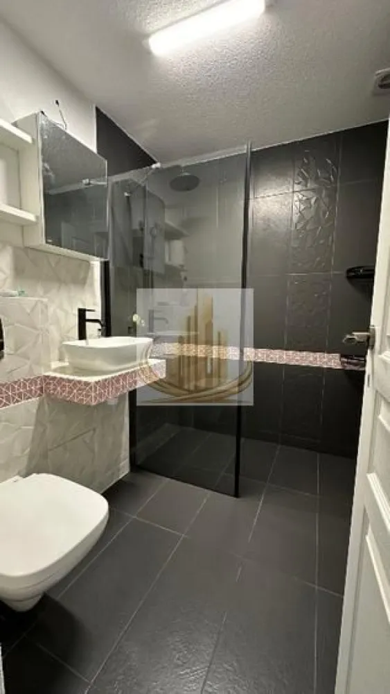 🏡Apartament parter Take Ionescu - 🏡Grand Mobilis Imobiliare vă propune spre închiriere un apartament situat în zona Take Ionescu, în centrul orașului, la parterul unui bloc.

✨Imobilul este recent renovat și dispune de toate utilitățile necesare pentru un confort sporit. Apartamentul este ideal atât pentru locuit, cât și pentru activități de birou, datorită poziționării accesibile.

📞Pentru mai multe detalii și programarea unei vizionări, nu ezitați să ne contactați!