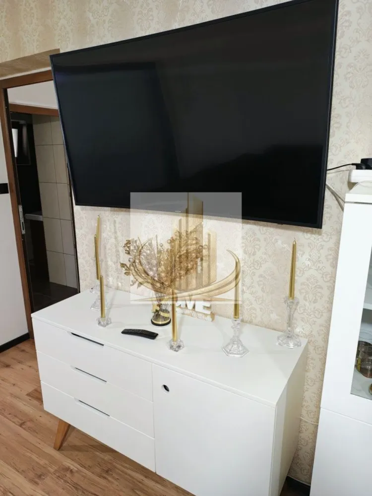 🏡Grand Mobilis- Ap Lux 2 camere Lipovei - Grand Mobilis Imobiliare vă propune spre închiriere un apartament de lux, cu finisaje ultramoderne, situat în zona Lipovei.

Apartamentul este amplasat la parterul unei vile, într-un cartier exclusiv de case, oferind liniște, confort și intimitate.

🏡 Compartimentare:

* 2 camere spațioase
* Bucătărie complet utilată
* Baie modernă
* Terasă generoasă, ideală pentru momente de relaxare

✨ Imobilul este complet mobilat și utilat, dotat cu toate utilitățile necesare pentru un stil de viață modern.

📍 Localizare excelentă, în proximitatea centrelor comerciale precum Kaufland, MediaGalaxy, Mega Image și Lidl.

💶 Preț: 400 euro/lună

📲 Pentru mai multe informații și programarea unei vizionări, vă stăm la dispoziție!