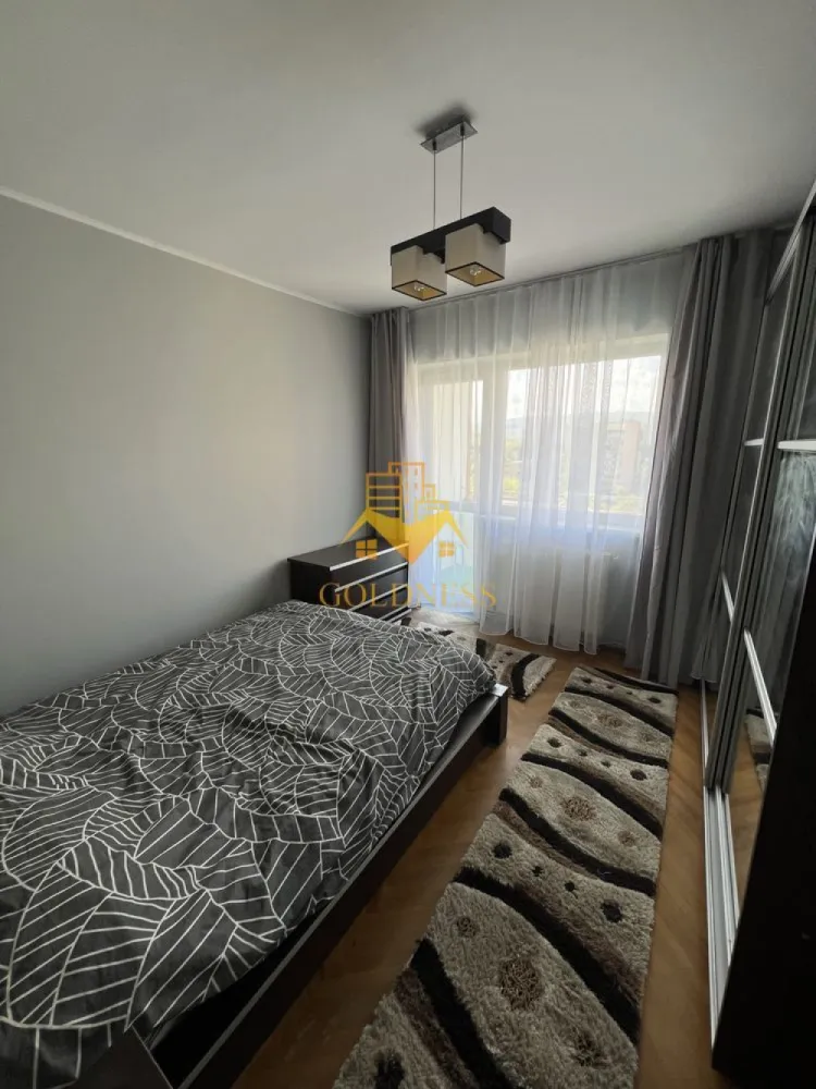 2 camere, Gheorgheni, Iulius Mall, FSEGA,Unirii,Alexandru Vaida Voevod - GOLDNESS Imobiliare vă propune spre închiriere un apartament cu 2 camere complet mobilat și utilat, la etajul 8 într-un imobil de 10 etaje, în Cartierul Gheorgheni.
Posibilitate de parcare în zona la liber.
Se află în apropierea stațiilor de transport în comun, magazine, restaurante, spații verzi, farmacii, etc. 

Apartamentul este compartimentat astfel:
 - dormitor cu pat matrimonial, dressing, noptiere
 - living cu canapea extensibilă 
 - bucătărie complet utilată și mobilată, loc de servit masa 
 - baie cu cada, calorifer port prosop și dulap pentru depozitare.
 - terasa de 8 mp.

Imobilul este dotat cu toate cele necesare- centrală proprie, frigider, aragaz, hotă, mașină de spălat haine, etc. 

Dacă sunteți interesați de acest apartament și doriți să îl vizionați, dar și pentru alte oferte nu ezitați să ne contactați telefonic sau prin e-mail. Vă stăm la dispoziție!
Pentru intermediere se percepe un comision de 50% din prețul chiriei!