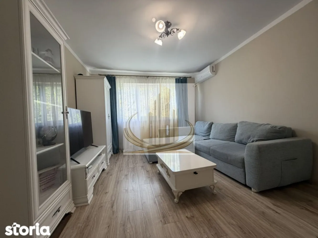 Apartament 3 camere | Zona Dacia | Etaj 2/4 | Confort & Locație Premiu - Descoperă un apartament primitor, situat în inima zonei Dacia din Timișoara – o locație apreciată pentru accesibilitate, liniște și proximitatea față de toate facilitățile urbane esențiale.

Poziționat la etajul 2 din 4, acest apartament oferă un echilibru ideal între intimitate și confort zilnic, fiind potrivit atât pentru locuit, cât și pentru investiție sigură.

Detalii proprietate:

Suprafață utilă: ~50 mp + lojă
Compartimentare eficientă
Living luminos + 2 dormitoare
Bucătărie separată
Baie

Dotări & avantaje:

Centrală termică proprie – control optim al costurilor
Aer condiționat – confort pe tot parcursul anului
Se vinde mobilat și utilat – pregătit pentru mutare imediată
Finisaje îngrijite, ambient plăcut
Lojă – spațiu suplimentar pentru relaxare

Localizare excelentă:

Acces rapid către mijloace de transport
Aproape de școli, magazine, farmacii
Zonă liniștită, ideală pentru familii

O proprietate care îmbină funcționalitatea cu avantajele unei zone consacrate, oferind un stil de viață confortabil și accesibil.

ID intern CP3068129