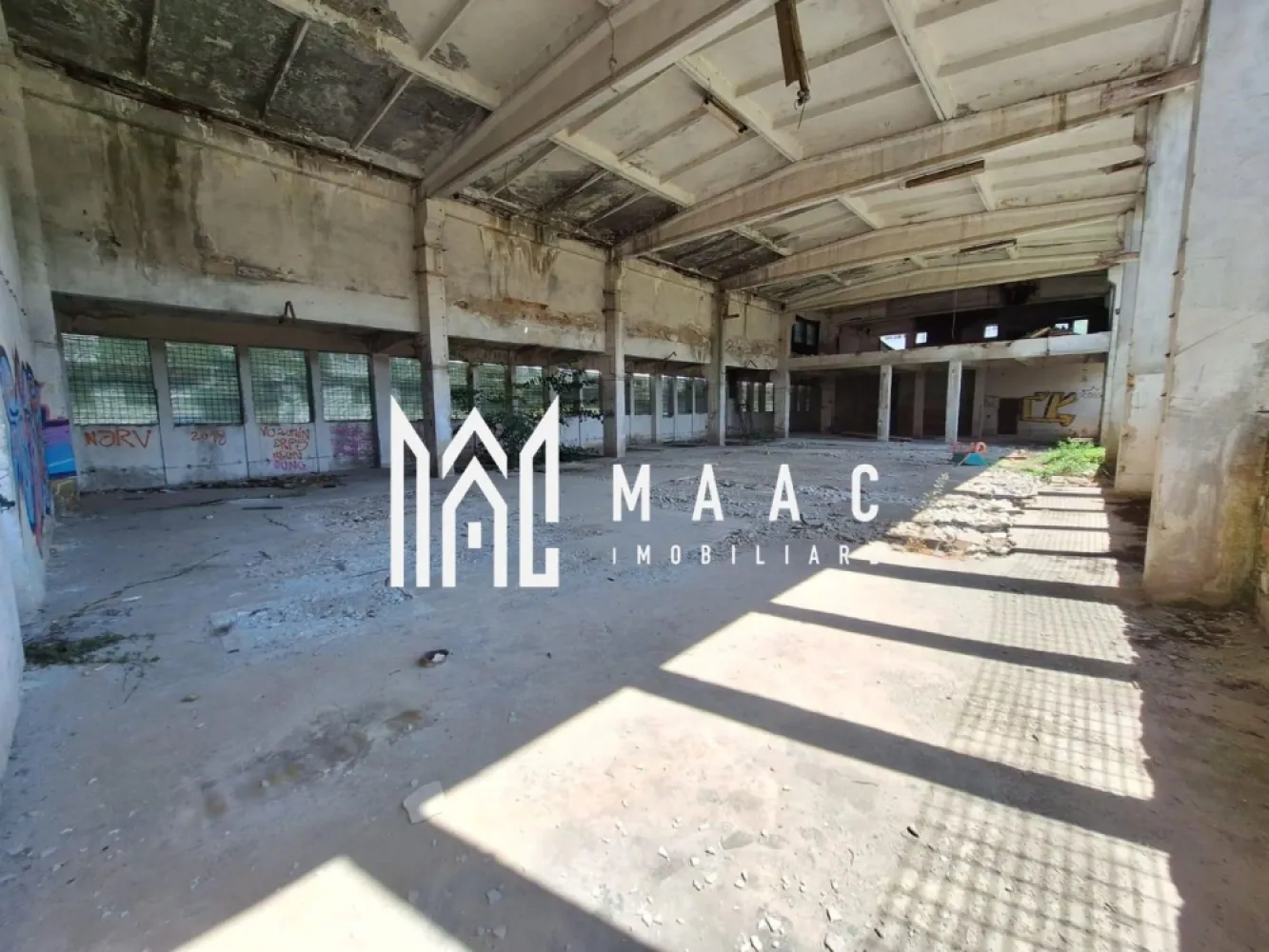 Spatiu comercial/birouri | Zona Centrala | Teren 700 mp - MAAC Imobiliare va propune spre vanzare o proprietate cu un potențial excepțional de dezvoltare – Locație centrală premium! Oportunitate rară pentru dezvoltatori, investitori sau antreprenori în căutarea unui spațiu generos și versatil, situat într-o zonă urbană strategică, cu vizibilitate și accesibilitate excelente. Caracteristici principale: Suprafață construită generoasă: Parter: 508 mp Etaj: 130 mp Posibilitate de extindere pe verticală pe întreaga amprentă la sol Teren liber aferent: 700 mp Ideal pentru: extindere, amenajare parcare, spații verzi sau zone funcționale adiacente Structură solidă Construcție robustă (fostă centrală termică) – perfectă pentru reconversii multiple Destinații posibile (conform potențialului urbanistic): Centru medical sau clinică privată Spațiu comercial / retail Sediu de birouri / coworking Centru educațional sau showroom Alte proiecte publice sau private – conform nevoilor investitorului Avantaje locație: Poziție centrală Acces direct la: Artere rutiere majore Mijloace de transport în comun Toate utilitățile și infrastructura urbană necesară Ideal pentru investitori care caută: Spațiu cu valoare adăugată și flexibilitate în reconversie Poziționare centrală cu potențial de creștere accelerată Proiecte imobiliare, comerciale sau instituționale Pentru mai multe informatii va rugam sa ne contactati specificand ID: CP2524064 }}