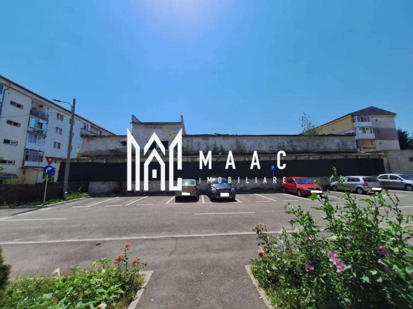 Spatiu comercial/birouri | Zona Centrala | Teren 700 mp - MAAC Imobiliare va propune spre vanzare o proprietate cu un potențial excepțional de dezvoltare – Locație centrală premium! Oportunitate rară pentru dezvoltatori, investitori sau antreprenori în căutarea unui spațiu generos și versatil, situat într-o zonă urbană strategică, cu vizibilitate și accesibilitate excelente. Caracteristici principale: Suprafață construită generoasă: Parter: 508 mp Etaj: 130 mp Posibilitate de extindere pe verticală pe întreaga amprentă la sol Teren liber aferent: 700 mp Ideal pentru: extindere, amenajare parcare, spații verzi sau zone funcționale adiacente Structură solidă Construcție robustă (fostă centrală termică) – perfectă pentru reconversii multiple Destinații posibile (conform potențialului urbanistic): Centru medical sau clinică privată Spațiu comercial / retail Sediu de birouri / coworking Centru educațional sau showroom Alte proiecte publice sau private – conform nevoilor investitorului Avantaje locație: Poziție centrală Acces direct la: Artere rutiere majore Mijloace de transport în comun Toate utilitățile și infrastructura urbană necesară Ideal pentru investitori care caută: Spațiu cu valoare adăugată și flexibilitate în reconversie Poziționare centrală cu potențial de creștere accelerată Proiecte imobiliare, comerciale sau instituționale Pentru mai multe informatii va rugam sa ne contactati specificand ID: CP2524064 }}