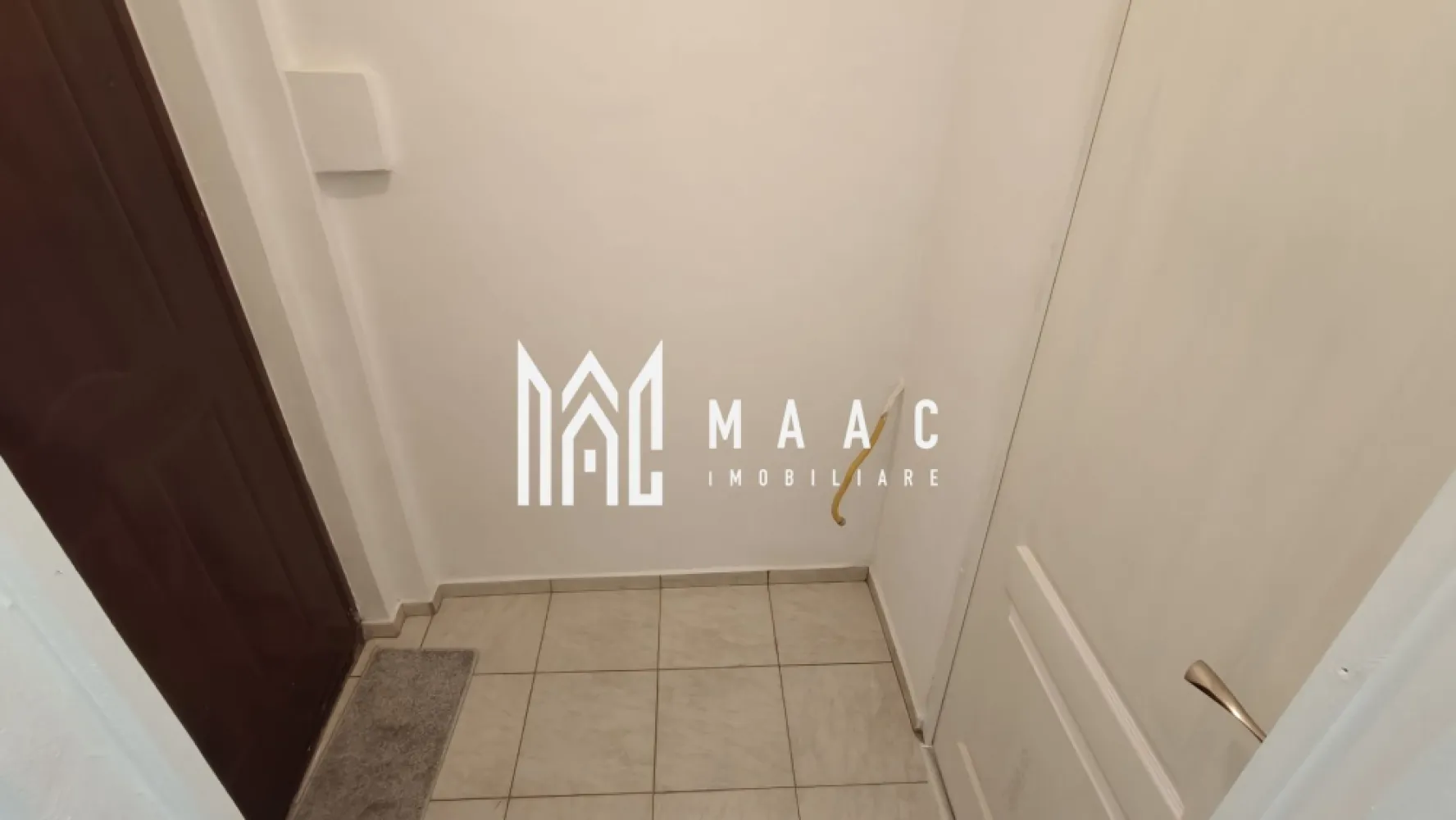 Închiriere garsonieră I Parter I Mobilată I Ștefan Cel Mare - MAAC Imobiliare propune spre închiriere o garsonieră de 13 mp, situată în cartierul Broscărie, în apropierea magazinului Simpa — o zonă accesibilă, cu legături rapide către punctele esențiale din Sibiu.

Compartimentare:
hol de acces
cameră de zi / dormitor
baie.

Dotări și confort
Încălzire prin termoconvector pe gaz
Apă caldă asigurată de boiler electric
Mobilier nou, garsoniera a fost recent igienizată
Toate utilitățile disponibile
Disponibilitate imediată

Garsoniera este ideală pentru o persoană singură sau pentru cei care caută o locuință compactă, într-o zonă bine conectată. Se închiriază complet mobilată, cu dotările necesare pentru un trai confortabil.

Programează o vizionare — această garsonieră poate fi exact ce cauți pentru un start simplu și eficient, specificând ID CP2681790.