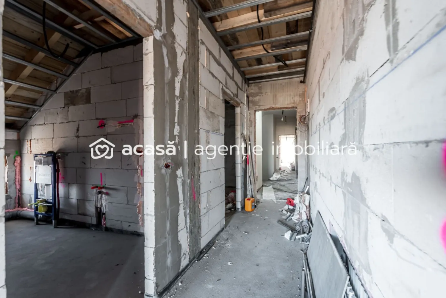 MICALACA | 3 camere - 78mp | alege-ți finisajele! | parcare inclusă - Apartament nou situat în Micalaca, cu încălzire în pardoseală și loc de parcare inclus. Acum este momentul! 
Apartamentul este în curs de finisare, ceea ce înseamnă că tu alegi culorile și texturile care te vor înconjura.

120.000 € (TVA inclus) | 0% comision - achiziție de la dezvoltator
Contact: Sebastian Nica 0722 252 639

Apartamentul se află în etapa ideală pentru un viitor proprietar cu viziune.
Achiziția în acest stadiu vă oferă libertatea de a alege finisajele interioare și să creați spațiul exact așa cum l-ați visat!

Confort: 3 camere, 78 mp utili, încălzire în pardoseală și loc de parcare inclus.

Preț: 120.000 € (TVA inclus) | 0% comision - achiziție de la dezvoltator

📞 Sună acum să vezi mostrele de finisaje: Sebastian Nica – 0722 252 639

Nu dispui de toată suma? Te ajutăm noi gratuit! Îți obținem oferte de la 16 bănci.

Ai o proprietate de vânzare în Arad și vrei să știi cât valorează cu adevărat?
Sună-mă pentru o evaluare gratuită, fără obligații.

Birou: ACASĂ | Agenție imobiliară Arad
Bulevardul Decebal 2, Arad 310133