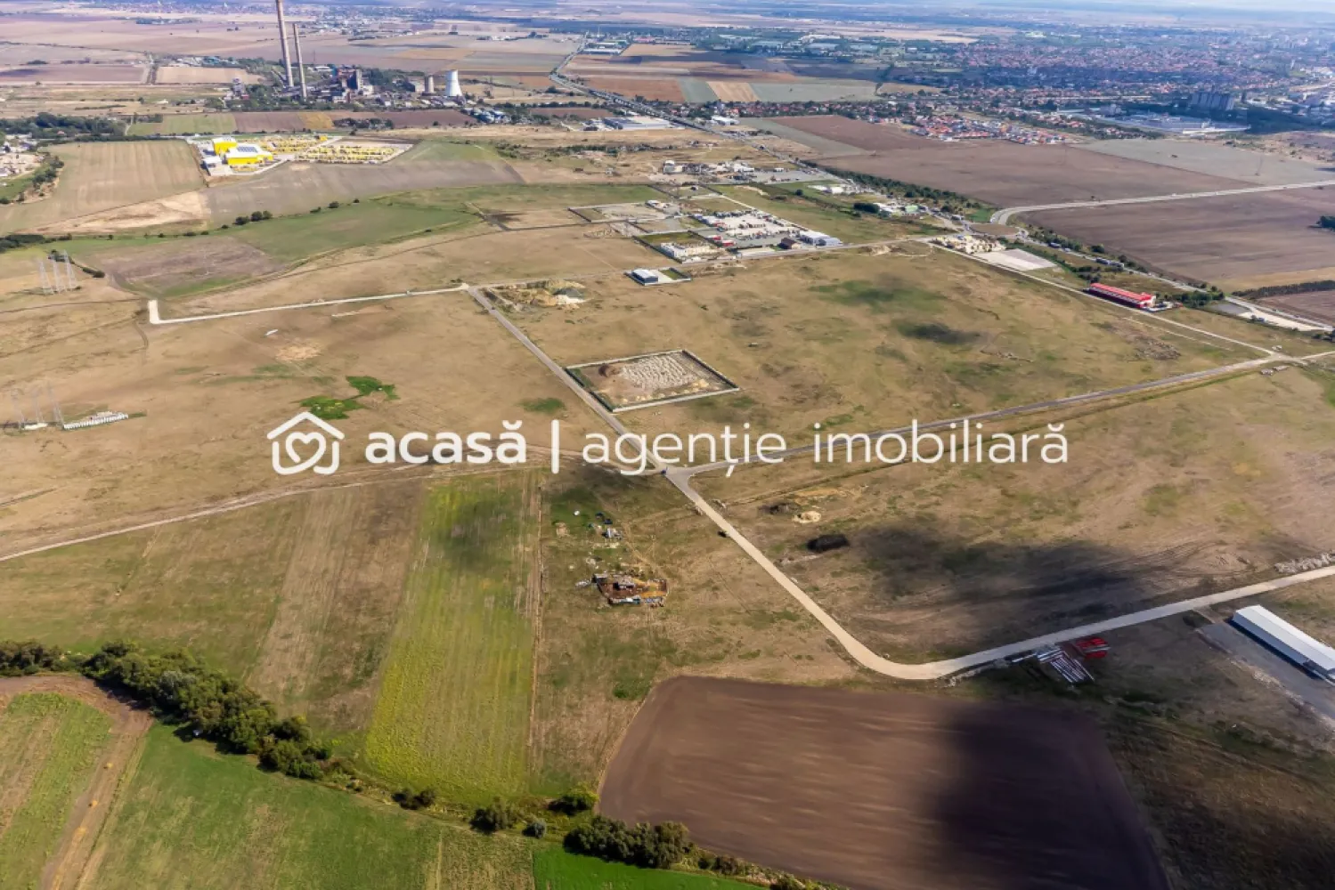 Oportunitate – Teren industrial 1.663 mp lângă Centura Vest Arad - Vă propunem spre vânzare un teren industrial cu potențial deosebit, cu acces direct din Centura de Vest a Aradului.

📌 Detalii teren:
Suprafață: 1.663 mp (dar putem să vă punem la dispoziție și suprafețe mai mari)
Regim: intravilan, cu acces facil la drumurile principale
Front stradal: 34 m
Acces imediat la Centura Aradului și la infrastructura rutieră strategică

✅ Avantaje majore:
Zonă industrială și logistică aflată în plină expansiune
Potrivit pentru construcția de hale de producție, spații de depozitare, centre de distribuție sau fabrici
Poziționare excelentă pentru vizibilitate și accesibilitate
Arad este deja un hub industrial recunoscut, iar cererea pentru astfel de terenuri este în continuă creștere

💡 De ce merită această investiție?
Acest teren reprezintă o alegere strategică pentru companii care caută să se extindă rapid într-o zonă cu infrastructură solidă și acces la principalele artere rutiere. De asemenea, este ideal pentru investitori care urmăresc siguranța plasamentului și un randament ridicat pe termen lung, datorită creșterii constante a valorii zonei.

Nu dispui de toată suma? Te ajutăm noi gratuit! Îți obținem oferte de la 16 bănci.

Ai o proprietate de vânzare în Arad și vrei să știi cât valorează cu adevărat?
Sună-mă pentru o evaluare gratuită, fără obligații.

📲 Contact pentru vizionare și detalii:
Lucian Marc – Consultant Imobiliar Acasă Arad
Tel: 0746 093 329

Birou: ACASA | Agenție Imobiliară Arad
📍 Bulevardul Decebal 2, Arad 310133