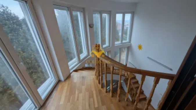 Casa/Spatiu de birou,Andrei Muresanu, 9 Camere,10 Parcari,Curte 2000mp