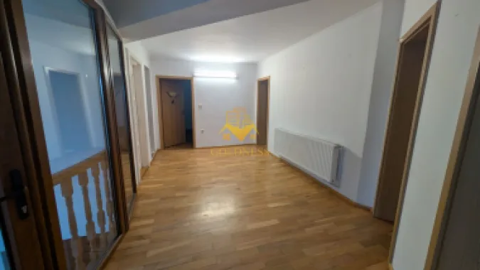Casa/Spatiu de birou,Andrei Muresanu, 9 Camere,10 Parcari,Curte 2000mp