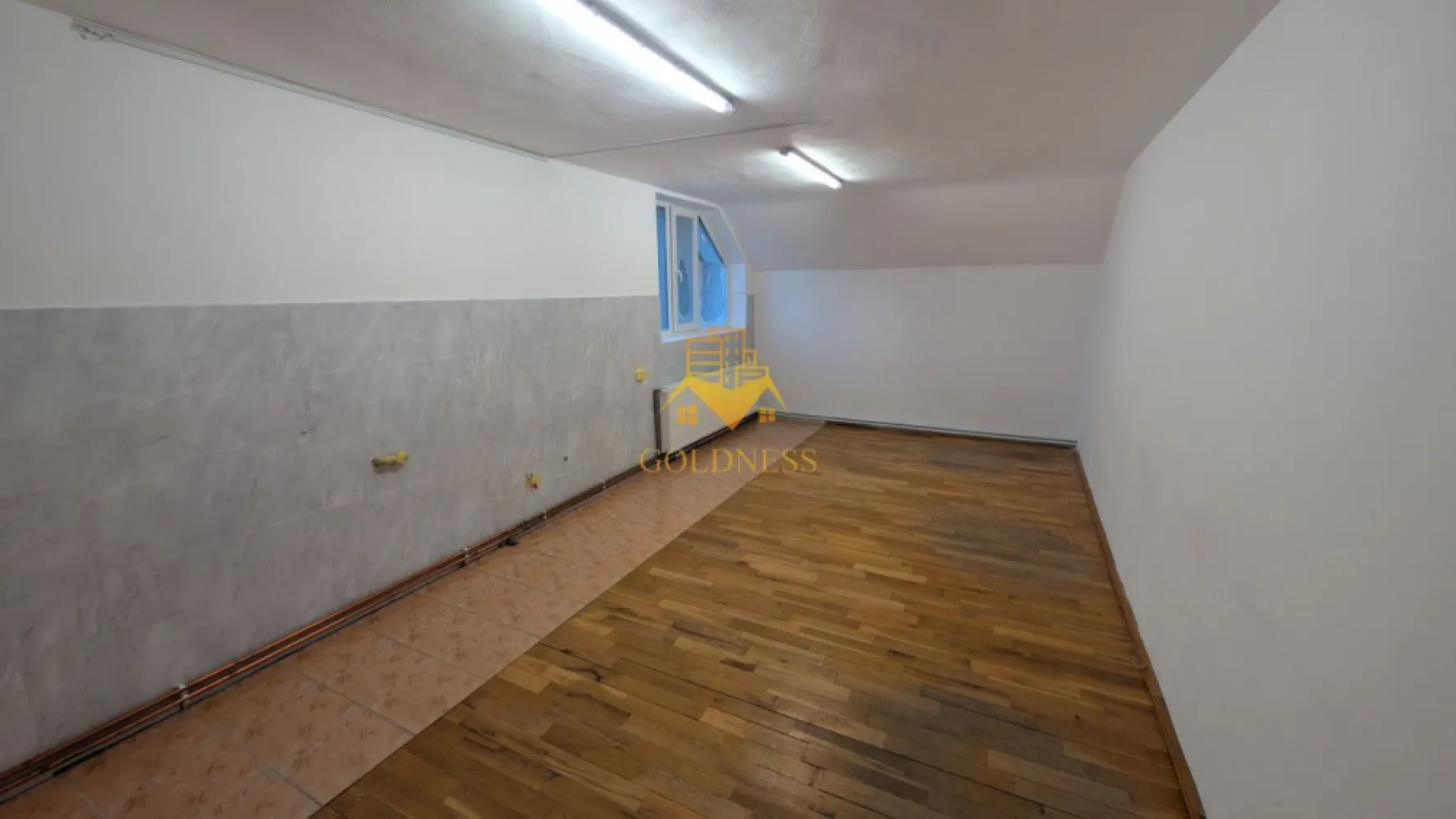 Casa/Spatiu de birou,Andrei Muresanu, 9 Camere,10 Parcari,Curte 2000mp