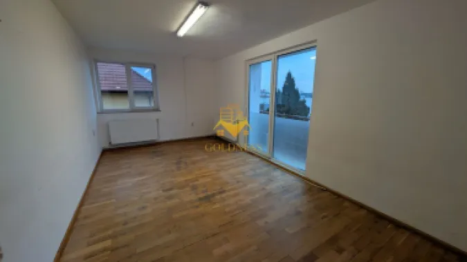 Casa/Spatiu de birou,Andrei Muresanu, 9 Camere,10 Parcari,Curte 2000mp
