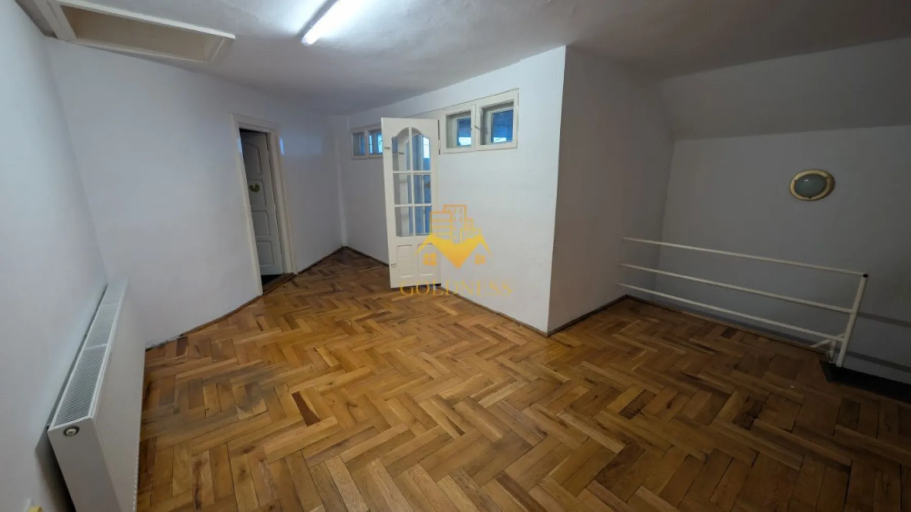 Casa/Spatiu de birou,Andrei Muresanu, 9 Camere,10 Parcari,Curte 2000mp
