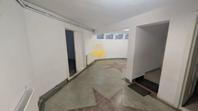 Casa/Spatiu de birou,Andrei Muresanu, 9 Camere,10 Parcari,Curte 2000mp