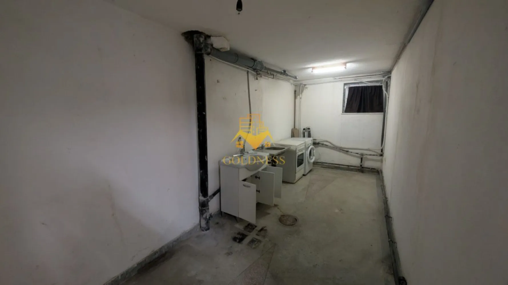 Casa/Spatiu de birou,Andrei Muresanu, 9 Camere,10 Parcari,Curte 2000mp