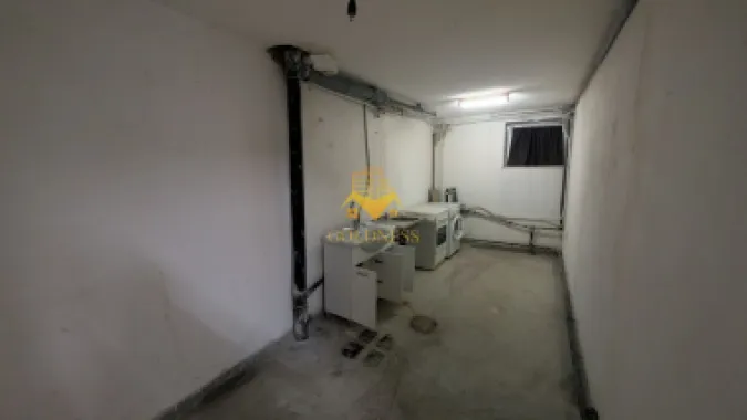 Casa/Spatiu de birou,Andrei Muresanu, 9 Camere,10 Parcari,Curte 2000mp