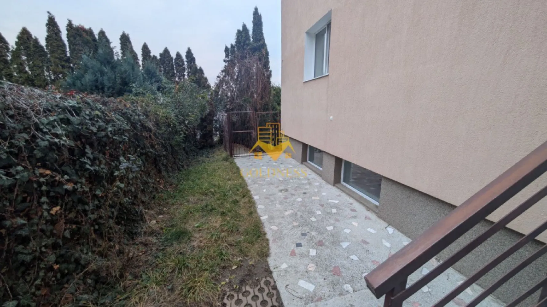Casa/Spatiu de birou,Andrei Muresanu, 9 Camere,10 Parcari,Curte 2000mp
