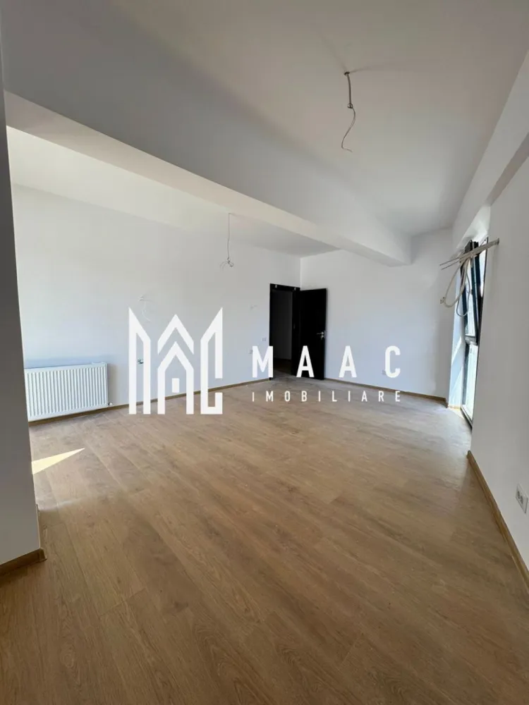 GARSONIERA| PARTER| 56 MP| BLOC NOU| OSTROVENI - Garsonieră modernă de vânzare – construcție 2025, Ostroveni

Maac Imobiliare va propune spre vânzare o garsonieră spațioasă și bine compartimentată, situată la parterul unui bloc nou intabulat (construcție 2025), pe strada Ostroveni.

Locuința are o suprafață utilă de 48,2 mp, la care se adaugă un balcon generos de 7,7 mp, rezultând o suprafață totală de 55,9 mp.

Compartimentare:

hol generos
baie
bucătărie închisă
living luminos, cu o suprafață de 24 mp
balcon in suprafata de 8 mp

Garsoniera beneficiază de:

centrală termică proprie cu încălzire prin calorifere
aer condiționat deja montat
orientare estică, oferind lumină naturală plăcută pe parcursul dimineții

Ideală atât pentru locuit, cât și pentru investiție!

Pentru mai multe detalii sau programarea unei vizionări, nu ezitați să ne contactați.